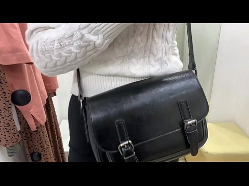 ❤️ Offentlig onani av ungtispe FeralBerry med en dildo i prøverommet Porno ved no.https-tubsexer.ru ❌️